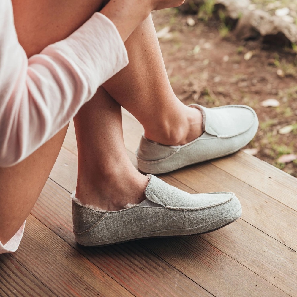 Olukai slippers